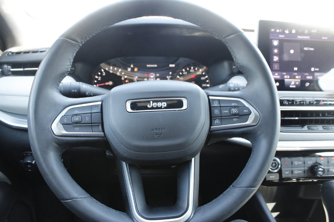 Used 2025 Jeep Compass Limited AWD/4WD image 13