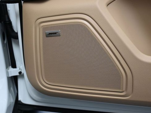 Certified 2025 Porsche Macan AWD/4WD image 30