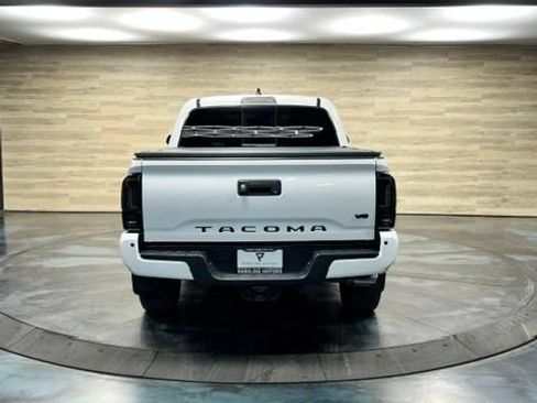 Used 2021 Toyota Tacoma TRD Sport w/ TRD Premium Sport Package AWD/4WD image 18