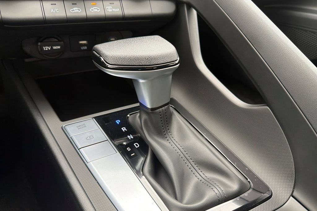 Certified 2026 Hyundai Elantra SE FWD image 18