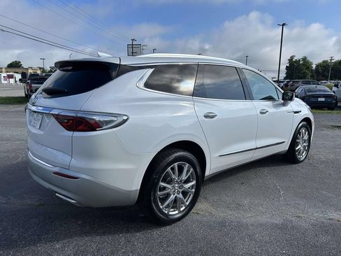 Used 2023 Buick Enclave Premium w/ Experience Buick Package FWD image 4
