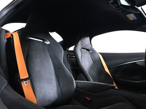 Used 2024 McLaren Artura RWD image 17