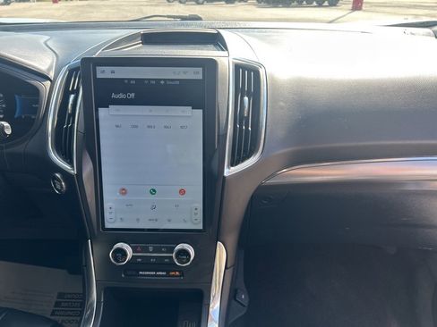 Used 2024 Ford Edge Titanium image 19