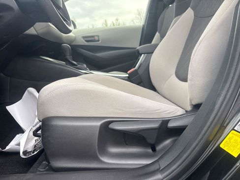 Used 2022 Toyota Corolla LE image 18