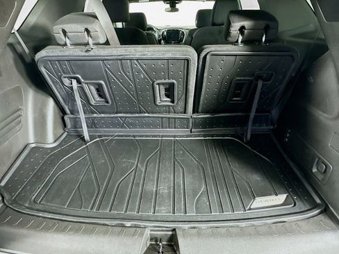 Used 2023 Chevrolet Traverse LT image 35