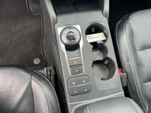 Used 2020 Ford Escape Titanium image 11