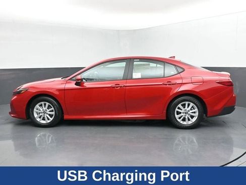 Used 2025 Toyota Camry LE FWD image 7