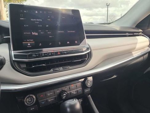 Used 2022 Jeep Compass Limited image 28