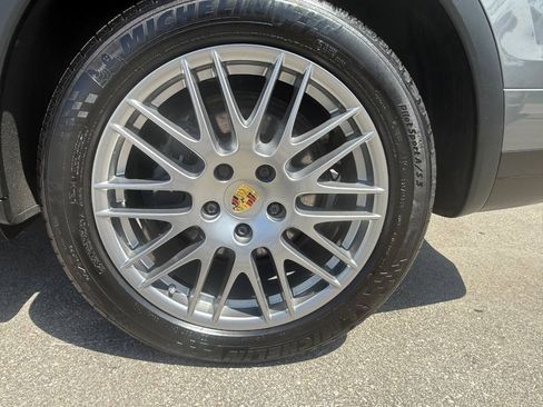 Used 2017 Porsche Cayenne AWD/4WD image 10