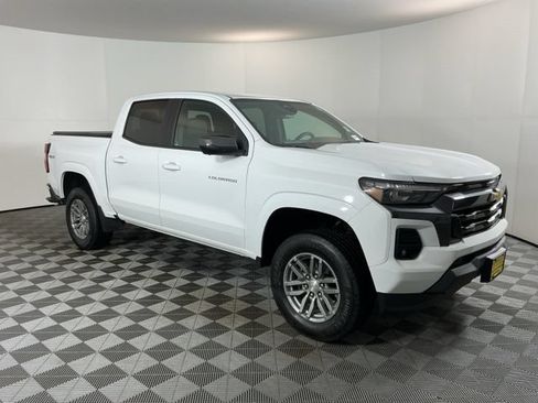 Used 2024 Chevrolet Colorado LT w/ LT Convenience Package III AWD/4WD image 3