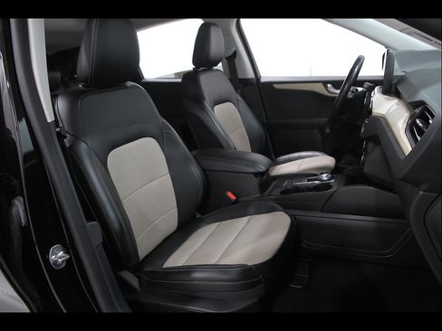 Used 2022 Ford Escape Titanium w/ Titanium Elite Package AWD/4WD image 17