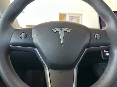 Used 2024 Tesla Model Y Long Range AWD/4WD image 23