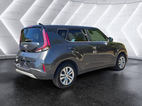 Used 2023 Kia Soul LX image 5