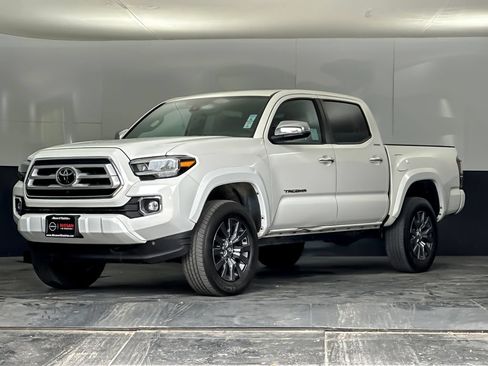 Used 2023 Toyota Tacoma Limited AWD/4WD image 7