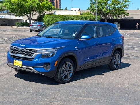 Certified 2022 Kia Seltos LX AWD/4WD image 2