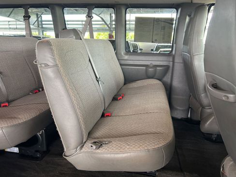Used 2017 Chevrolet Express 2500 LT w/ LT Preferred Equipment Group RWD image 17