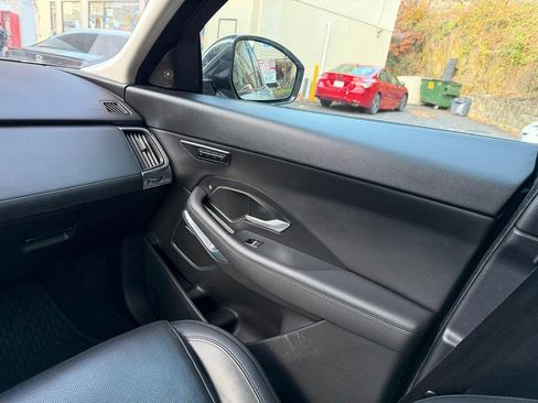 Used 2018 Jaguar E-PACE SE image 13