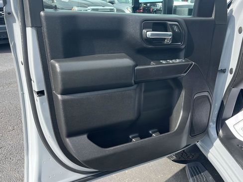 Used 2025 Chevrolet Silverado 2500 Custom w/ Custom Value Package image 18