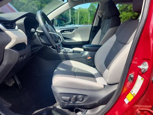 Used 2025 Toyota RAV4 XLE AWD/4WD image 6