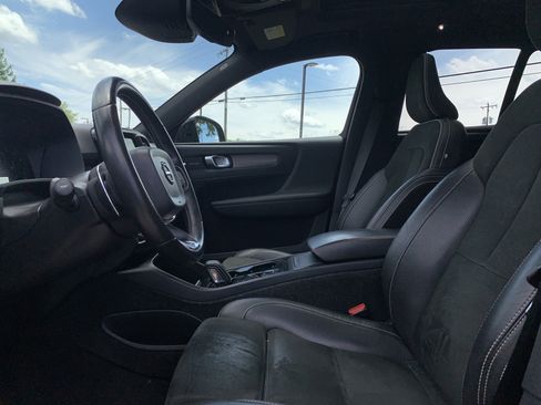 Used 2019 Volvo XC40 T5 R-Design AWD/4WD image 16