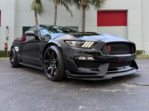 Used 2017 Ford Mustang Shelby GT350R w/ GT350R Equipment Group 920A RWD image 6