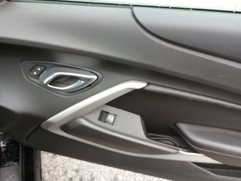 Used 2018 Chevrolet Camaro SS image 31