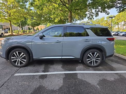 Used 2024 Nissan Pathfinder Platinum w/ Cargo Package FWD image 5