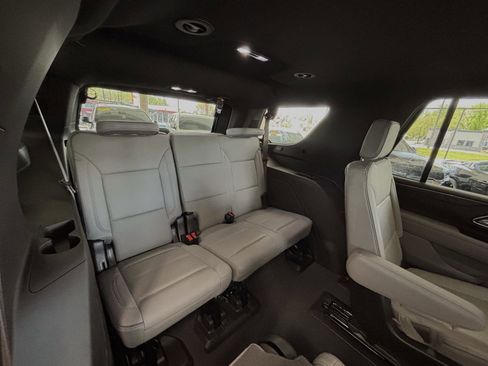 Used 2024 GMC Yukon SLT w/ SLT Luxury Package AWD/4WD image 34