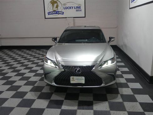 Used 2019 Lexus ES 300h w/ Accessory Package FWD image 3