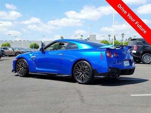 Used 2024 Nissan GT-R Premium w/ Premium Interior Package AWD/4WD image 2