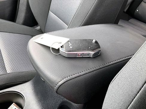 Used 2025 Kia Soul LX image 33