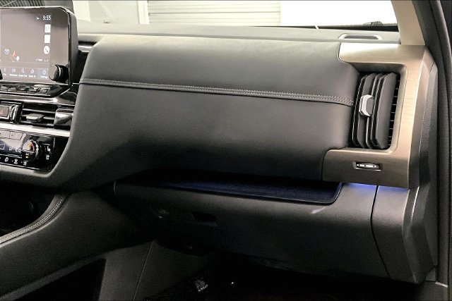 Used 2024 Nissan Pathfinder Platinum w/ Cargo Package AWD/4WD image 19