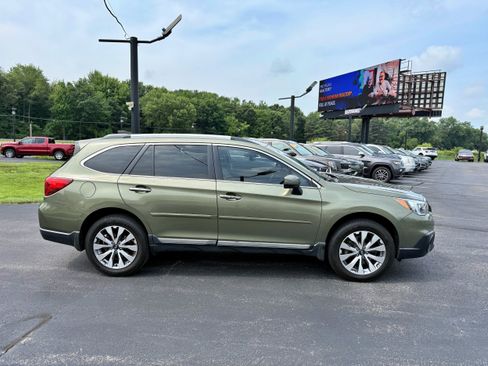 Used 2017 Subaru Outback 3.6R Touring w/ Popular Package #5A AWD/4WD image 10