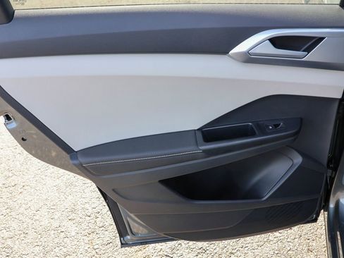 New 2025 Volkswagen Taos SE image 33