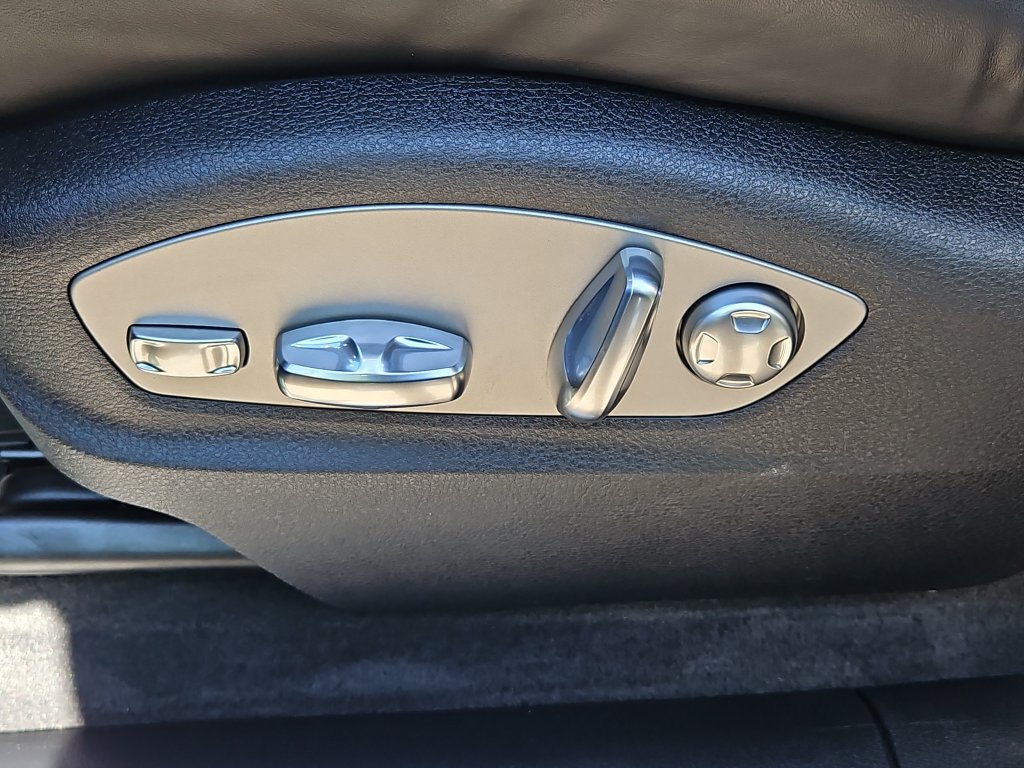 Certified 2024 Porsche Macan S AWD/4WD image 27
