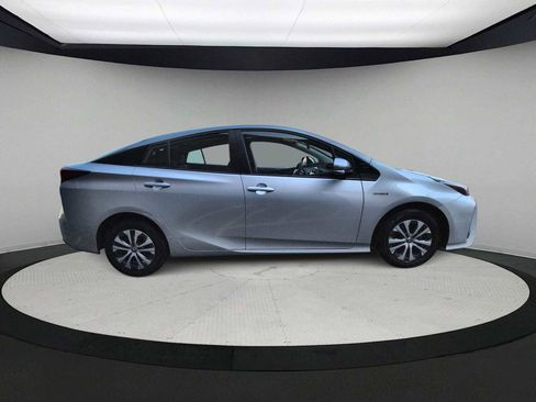 Used 2019 Toyota Prius LE image 9