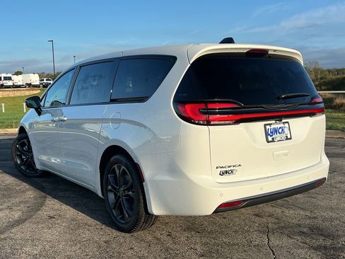 New 2026 Chrysler Pacifica Select image 39