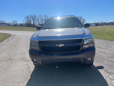 Used 2011 Chevrolet Avalanche LT image 2