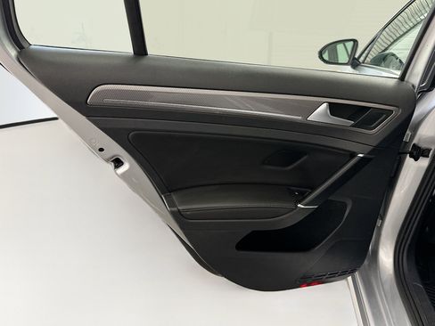 Used 2017 Volkswagen Golf S image 26