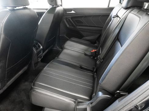 Used 2023 Volkswagen Tiguan SE w/ Panoramic Sunroof Package FWD image 13