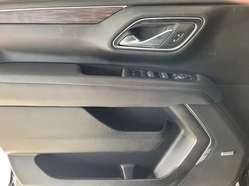 Used 2023 Chevrolet Suburban Z71 w/ Z71 Off-Road Package AWD/4WD image 18