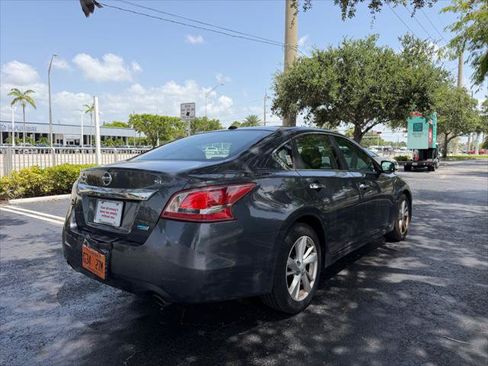 Used 2013 Nissan Altima 2.5 SL w/ Technology Pkg FWD image 6