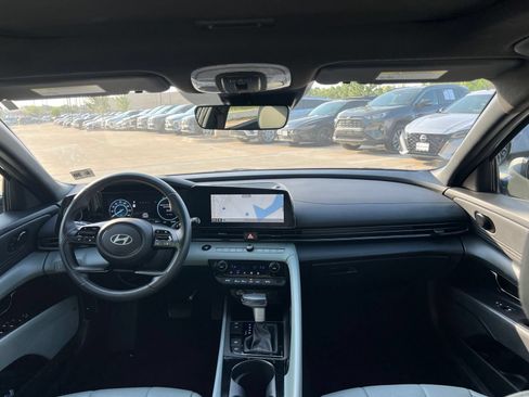 Used 2025 Hyundai Elantra Limited FWD image 19