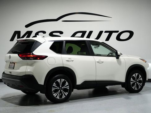 Used 2023 Nissan Rogue SV image 7