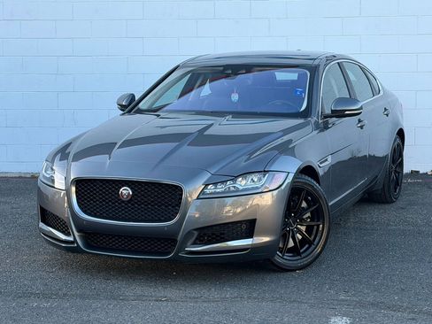 Used 2016 Jaguar XF Premium RWD image 1