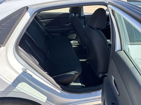 Used 2023 Hyundai Elantra SEL w/ Convenience Package image 12