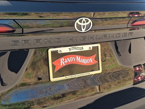 Used 2025 Toyota Grand Highlander AWD image 30