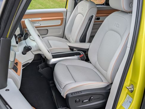 Used 2025 Volkswagen ID. Buzz Pro S Plus RWD image 16