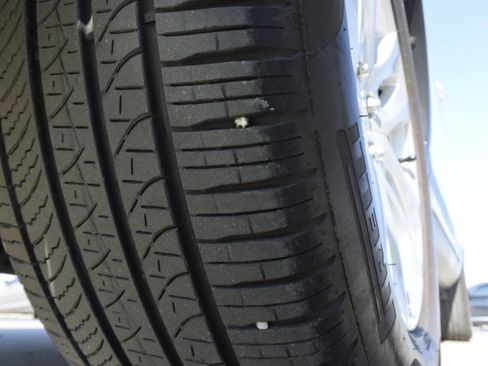 Used 2018 Ford Explorer XLT w/ Equipment Group 201A image 38