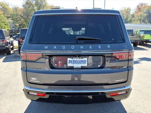 Used 2022 Jeep Wagoneer Series III w/ Premium Group I image 5